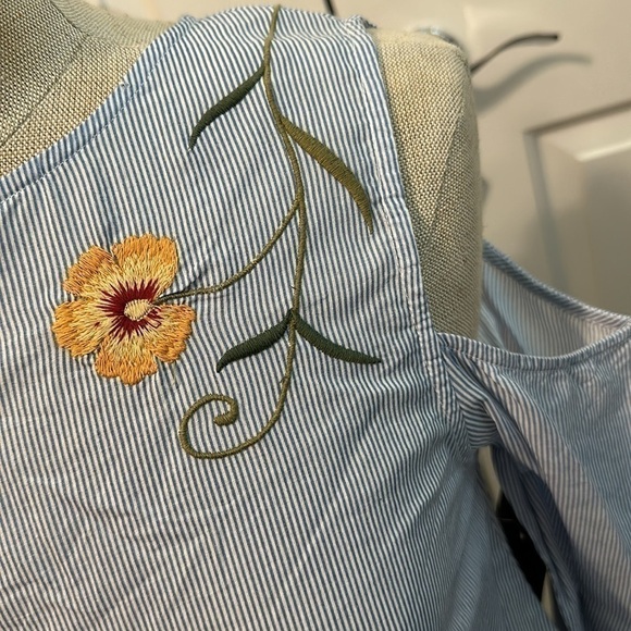 WORLD TOGETHER EMBROIDERED COLD SHOULDER TOP SZ S EVERYDAY SPRING SUMMER - Picture 4 of 9